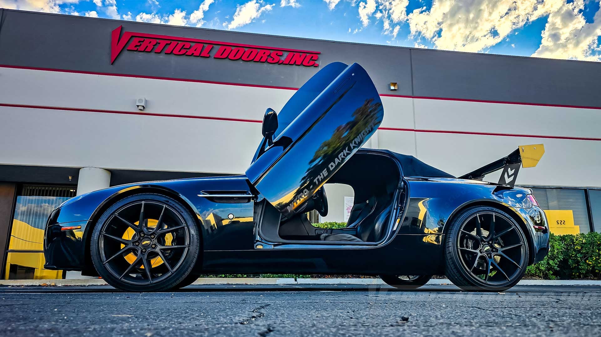 Johnny Scott’s Aston Martin V8 Vantage Upgraded with Vertical Doors, Inc.’s Iconic Lambo Door Conversion 102125