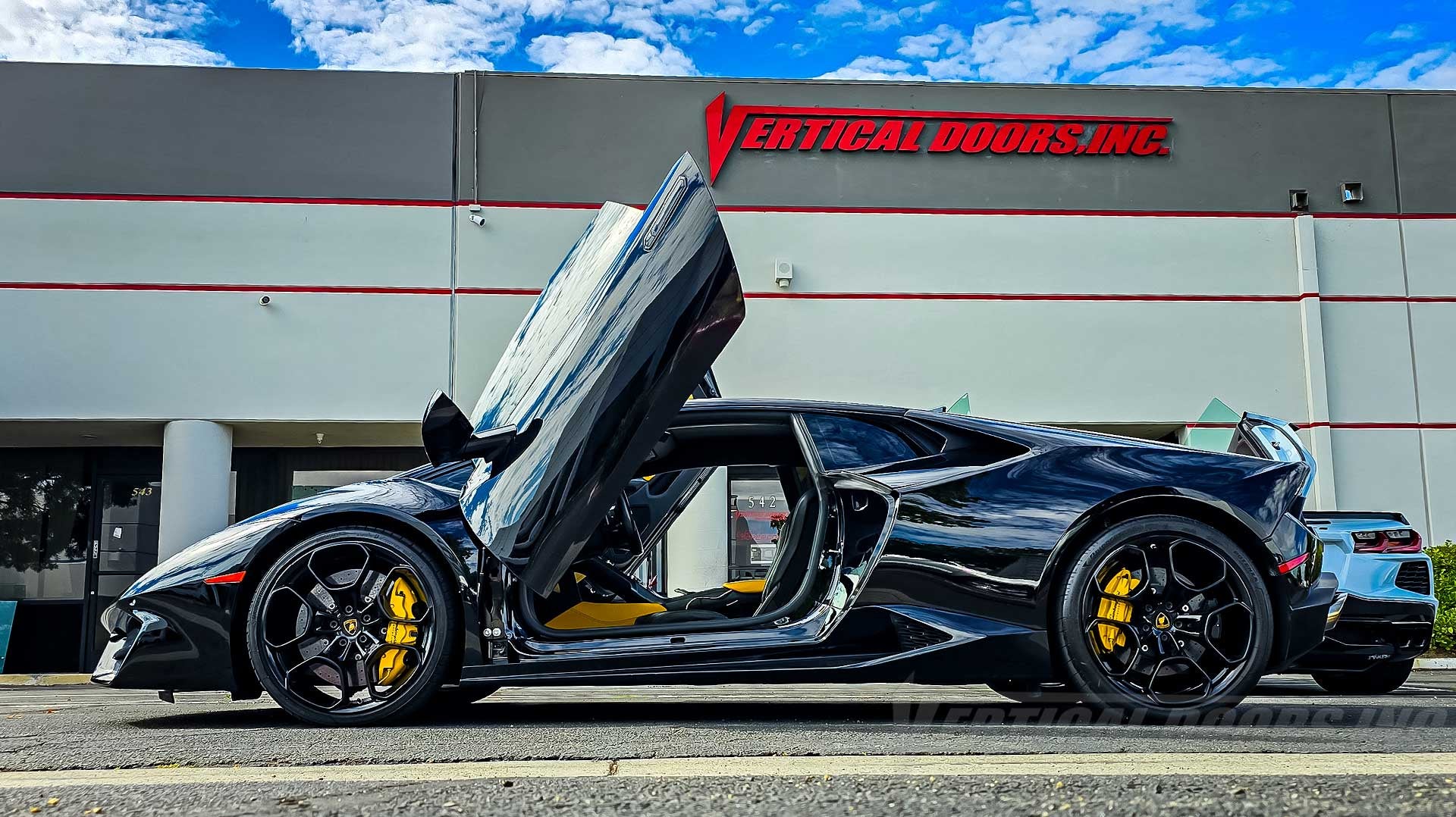 @ceoarjay's Lamborghini Huracán just went from sleek to show-stopping with a Vertical Doors, Inc. Lambo door conversion kit install!