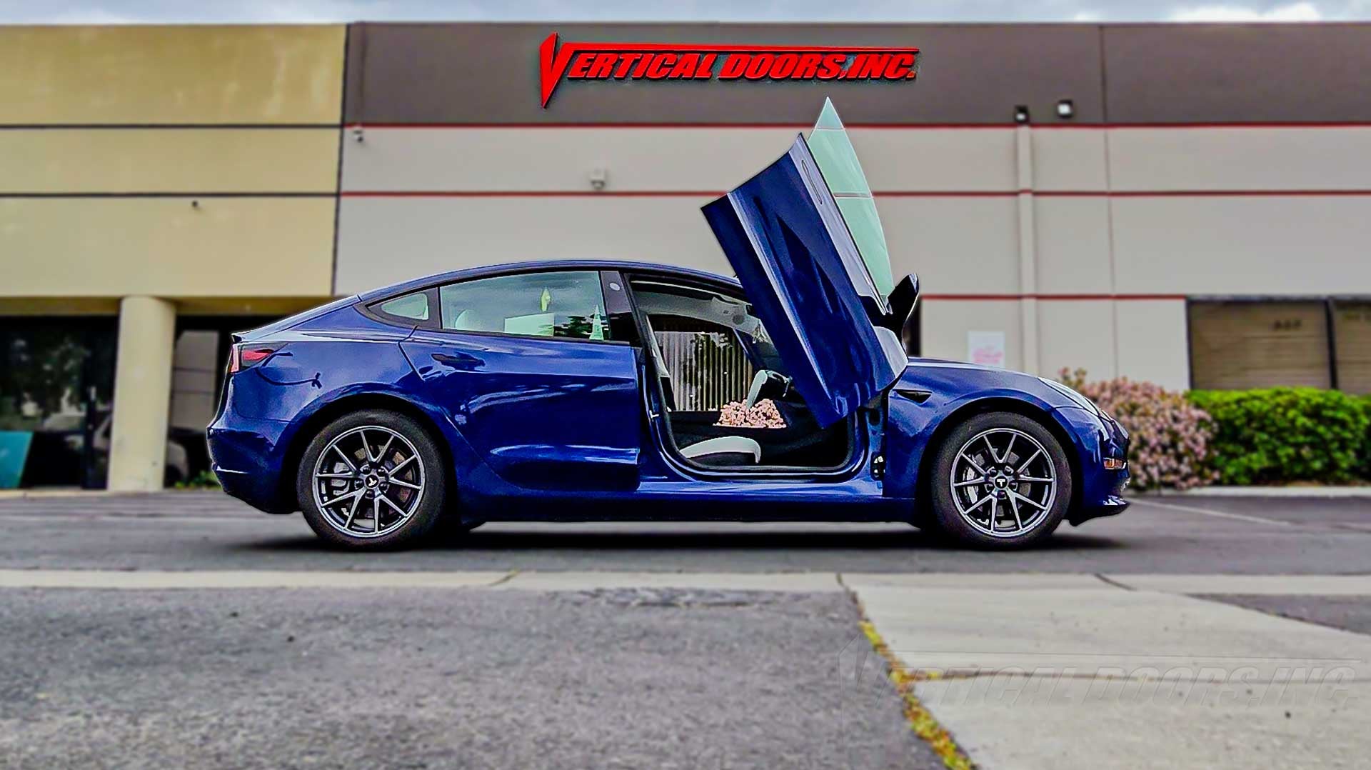 @VerticalNick Tesla Model 3 EV just got Lambo Door Conversion kit installed by the BEST, Vertical Doors, Inc. in California. 41625