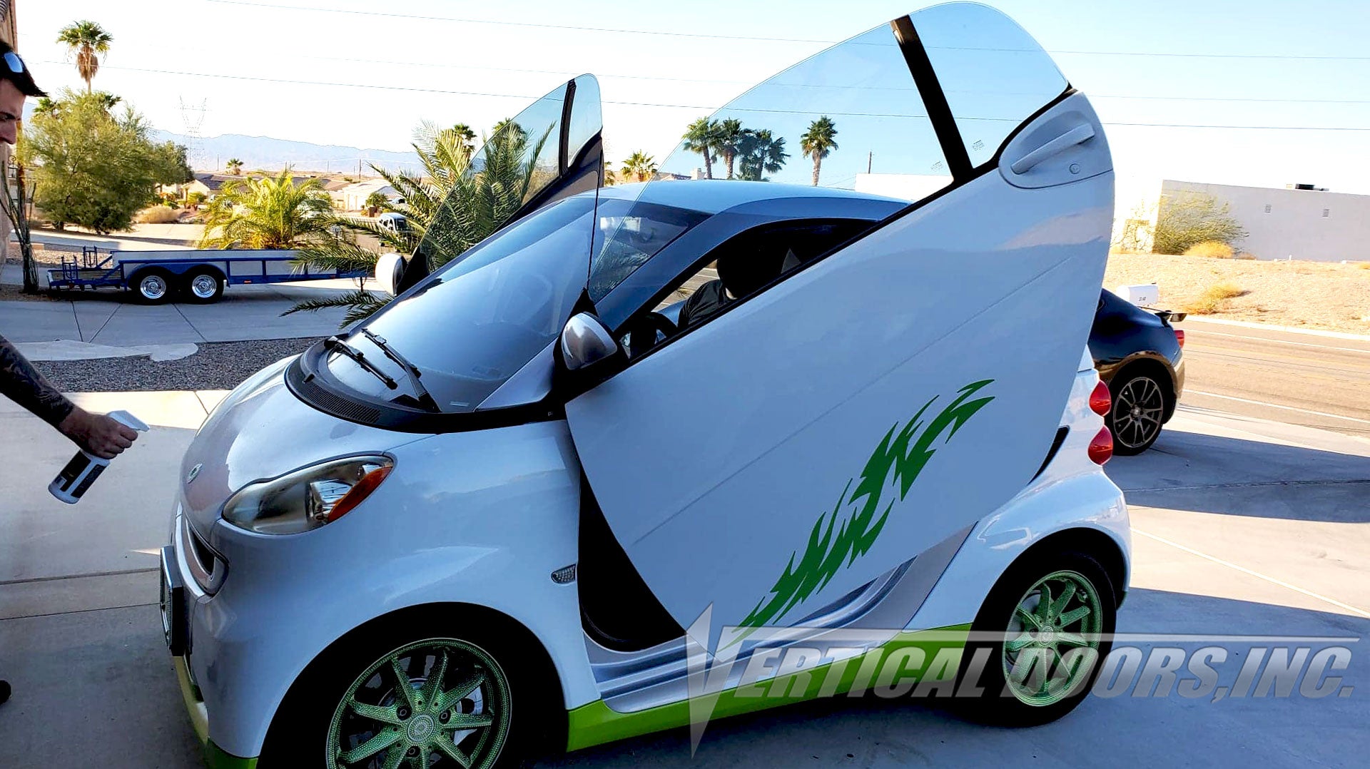 Aleta's 2008 Smart Fortwo featuring Vertical Doors, Inc. vertical lambo doors conversion kit.
