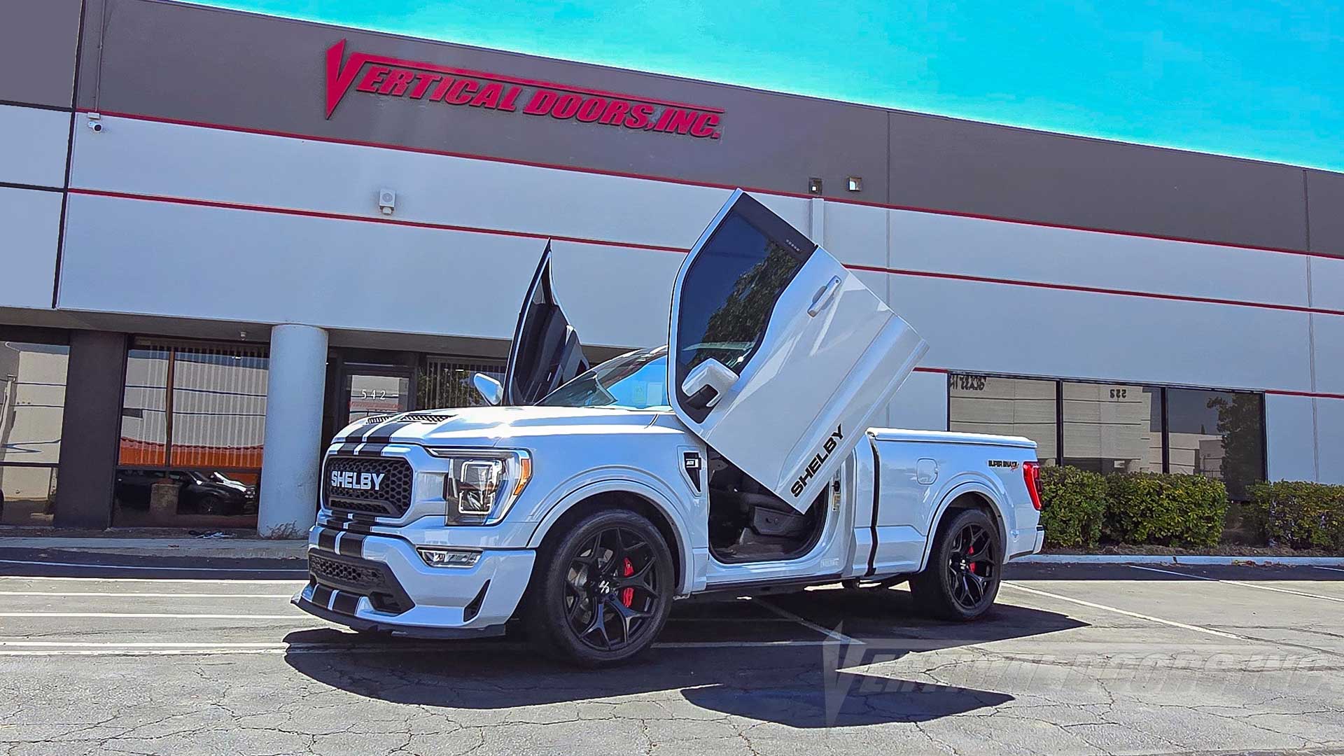 Lambo door hinge conversion kit compatible with the Ford F-150 2021-2024 by Vertical Doors Inc. This is a F-150 Shelby Super Snake Sport.
VDCF15021, Ford F-150, F-150, Ford, Shelby, XL, STX, TREMOR, LARIAT, KING RANCH, PLATINUM, RAPTOR, HYBRID, 2021, 2022, 2023, 2024, Fourteenth-generation Ford F-Series (P702), F-Series,
lambo doors, vertical doors, door conversion, scissor doors, butterfly doors, wing doors,
Ford F-150 lambo doors, Ford F-150 vertical doors, Ford F-150 door conversion, Ford F-150 scissor