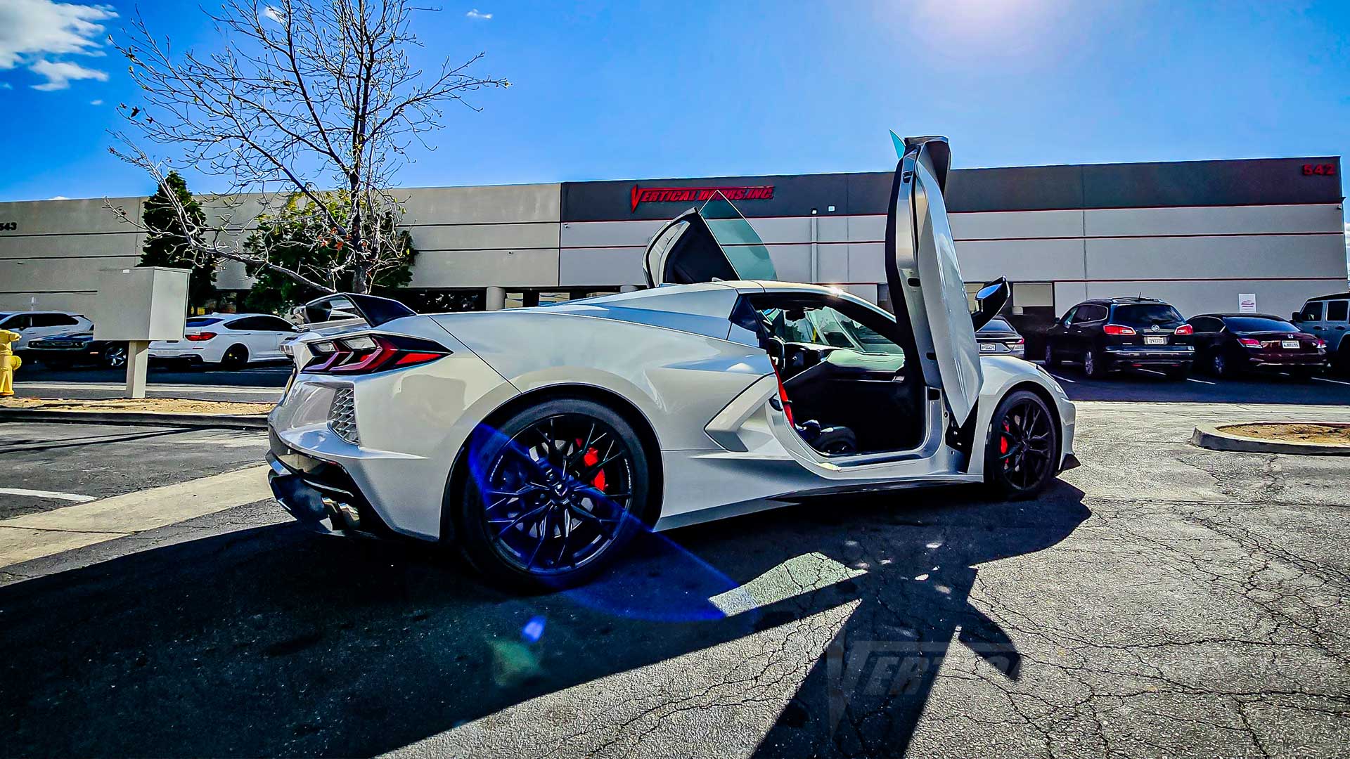 Chevrolet Corvette C8 from California just got a lambo door conversion kit installed from the BEST, Vertical Doors, Inc.