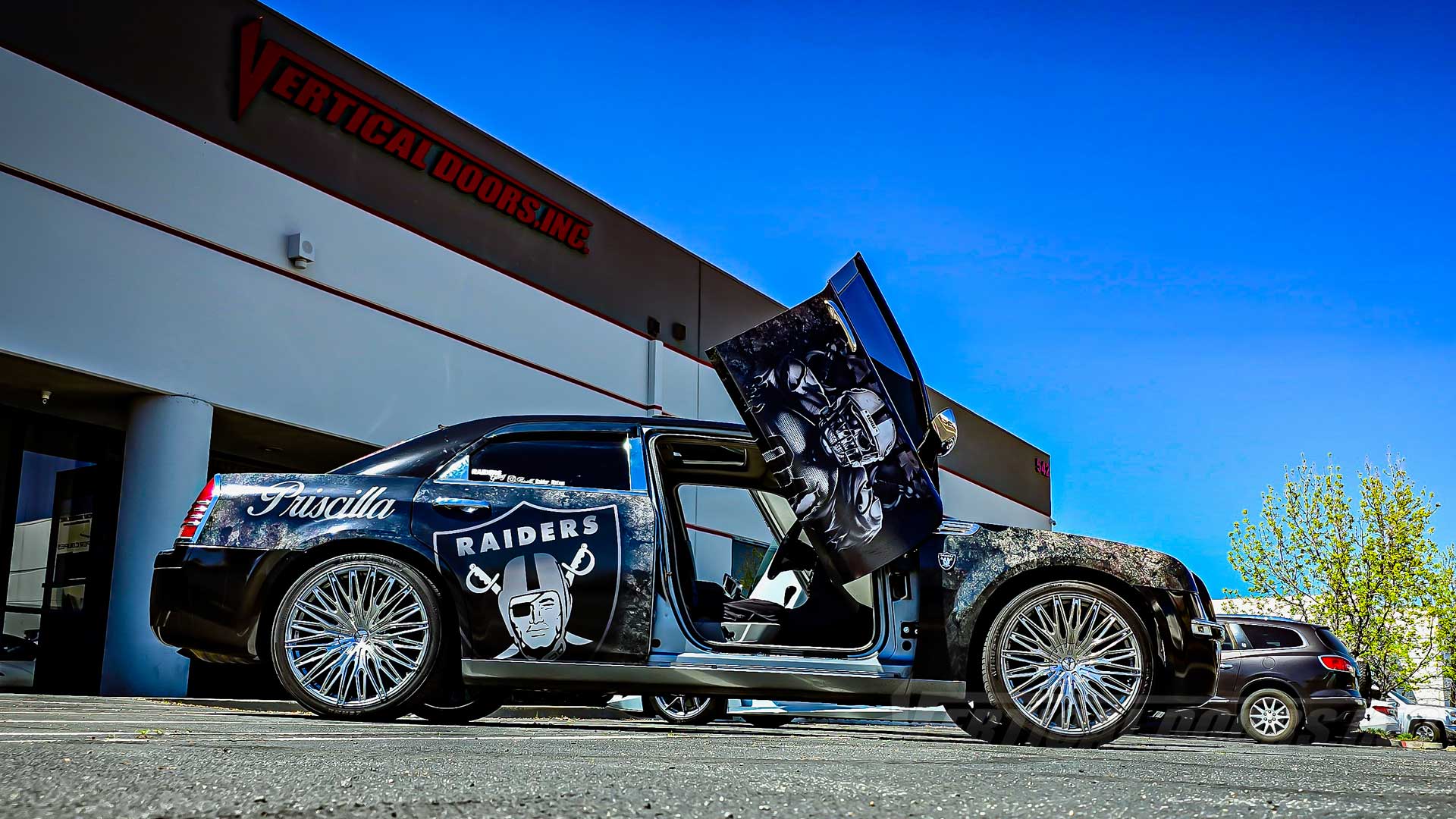 @priscilla_raider_nation Chrysler 300 from Phoenix Arizona just got a set of Lambo Doors installed by the best in the industry, Vertical Doors, Inc. 32425