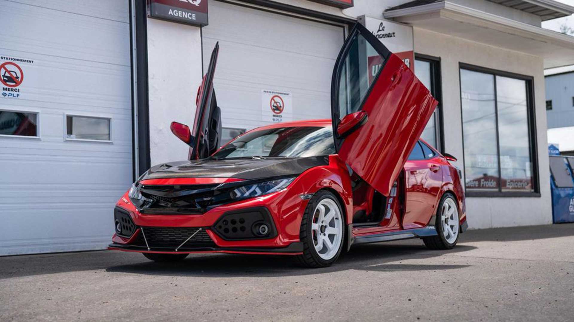 Check out Marc-André 2020 Honda Civic SI from Québec Canada with a Vertical Lambo Doors Kit by Vertical Doors, Inc.