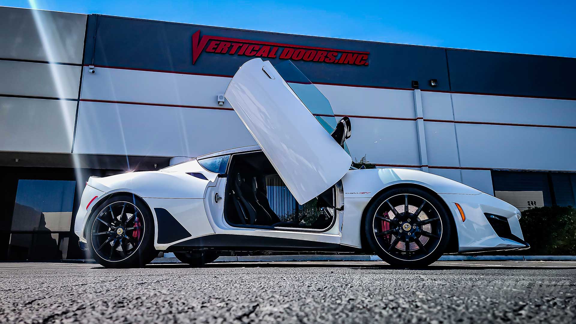 Vertical Lambo Door kit installed on a Lotus Evora GT, Installation and Manufacturing done by Vertical Doors, Inc. VDCLOTEV10