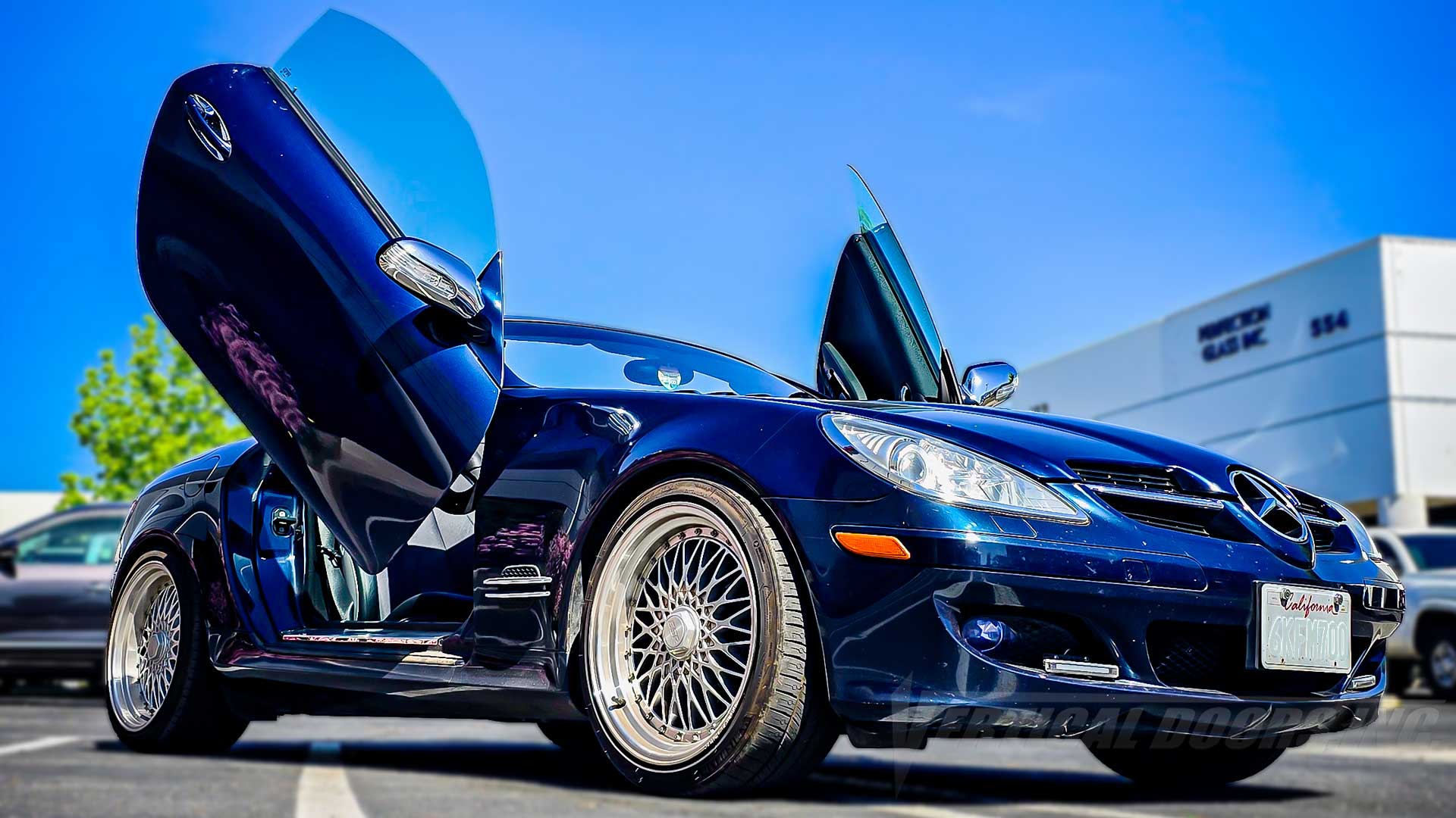 @vuukkaaa Mercedes-Benz SLK at Vertical Doors, Inc. in Lake Elsinore, California flexing it’s lambo door conversion kit. 4825 &nbsp;
