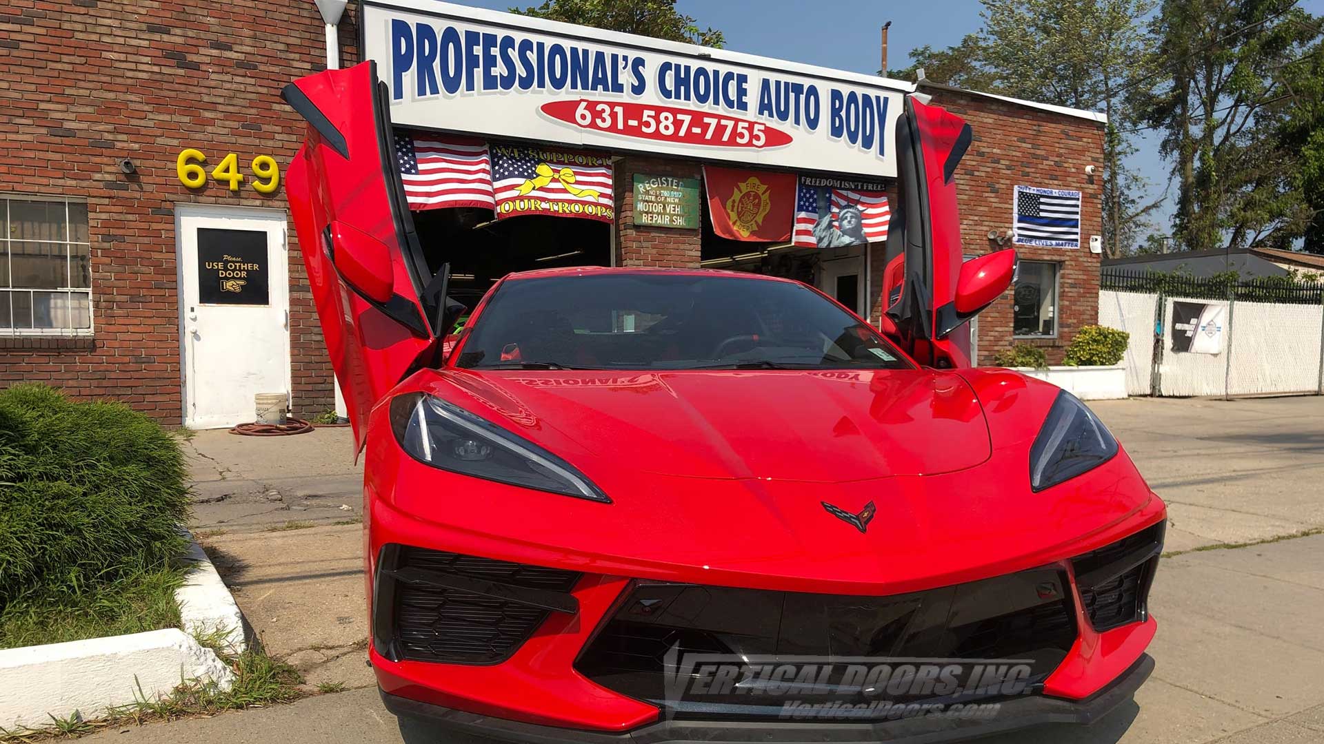 Vertical Door Installer | Professionals Choice Auto Body | West Babylon, NY | Vertical Door Kit Installer