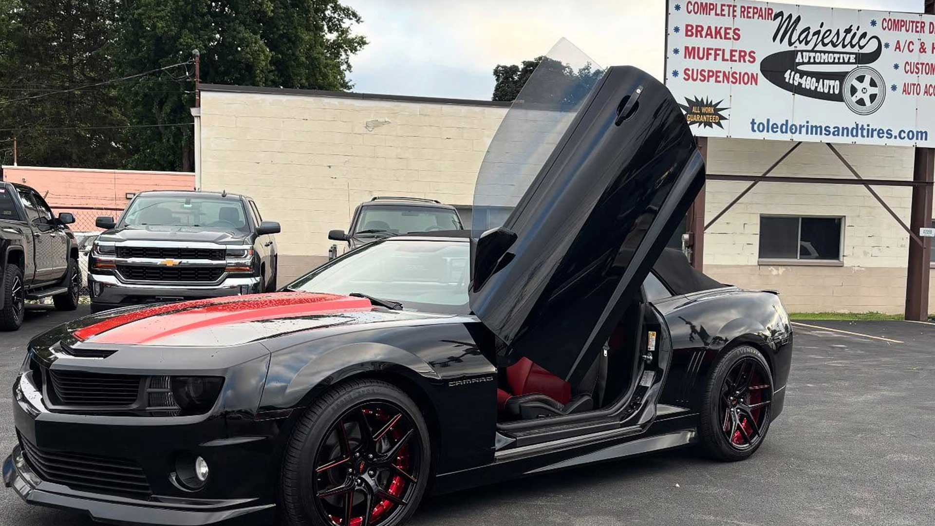 Vertical Door Installer | Majestic Automotive Group | Toledo, Ohio | Vertical Door Kit Installation