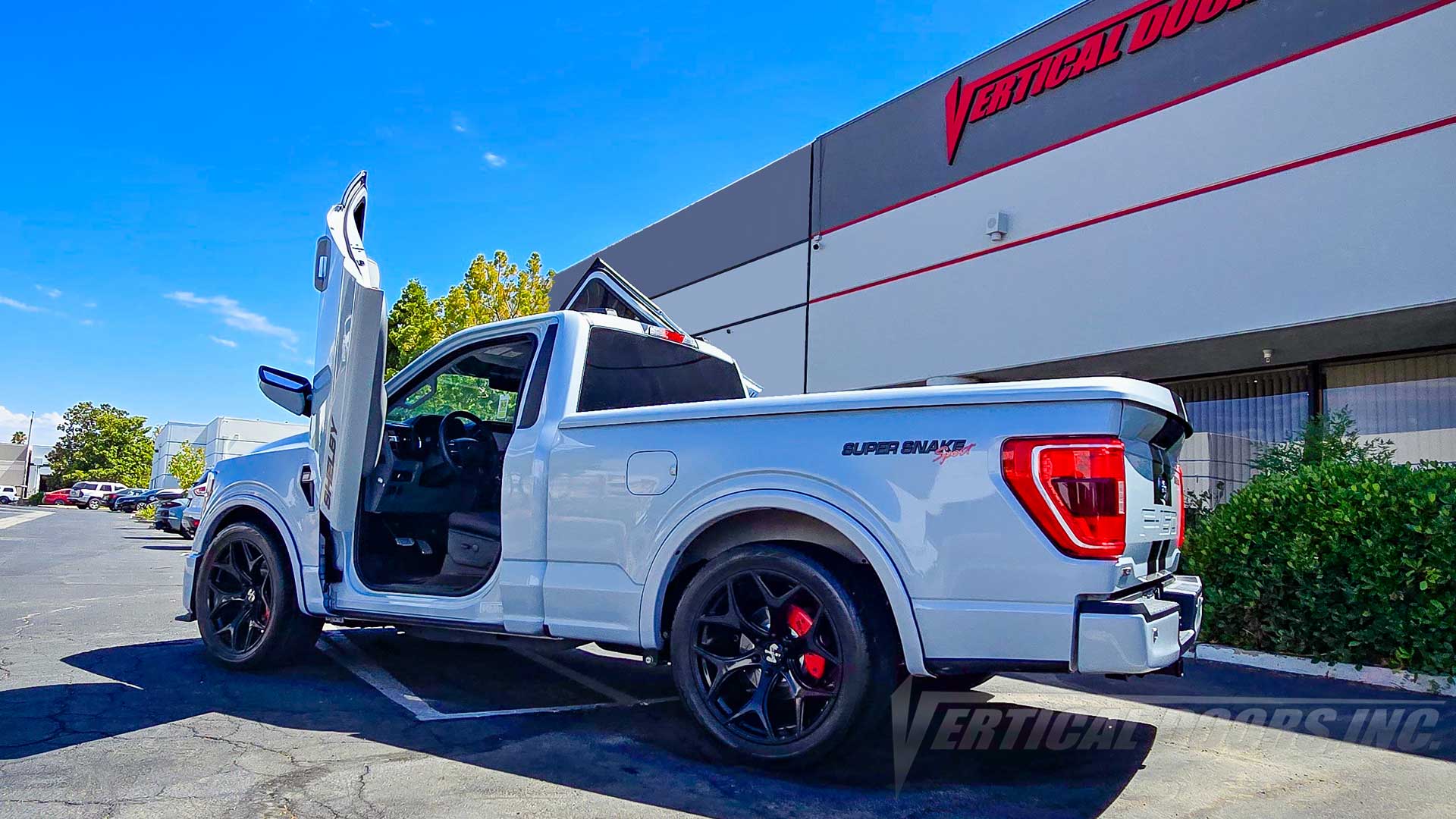 Lambo door hinge conversion kit compatible with the Ford F-150 2021-2024 by Vertical Doors Inc. This is a F-150 Shelby Super Snake Sport.
VDCF15021, Ford F-150, F-150, Ford, Shelby, XL, STX, TREMOR, LARIAT, KING RANCH, PLATINUM, RAPTOR, HYBRID, 2021, 2022, 2023, 2024, Fourteenth-generation Ford F-Series (P702), F-Series,
lambo doors, vertical doors, door conversion, scissor doors, butterfly doors, wing doors, 
Ford F-150 lambo doors, Ford F-150 vertical doors, Ford F-150 door conversion, Ford F-150 scissor 