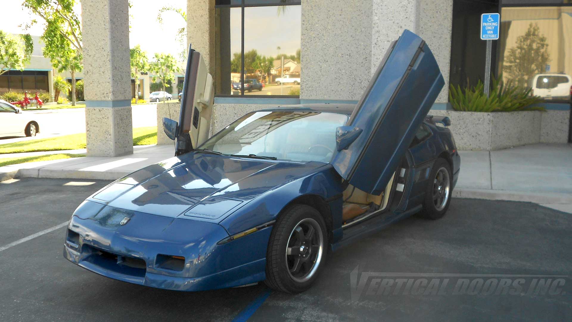 Pontiac Vertical Lambo door hinge conversion kit – Vertical Doors
