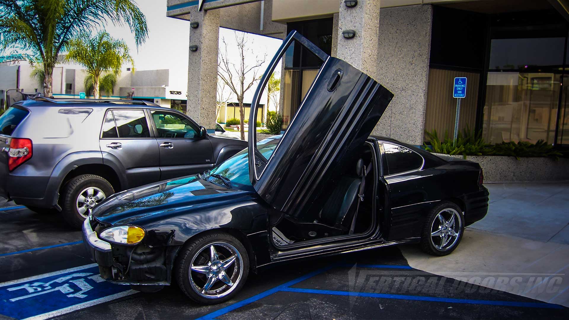 Pontiac Vertical Lambo door hinge conversion kit – Vertical Doors